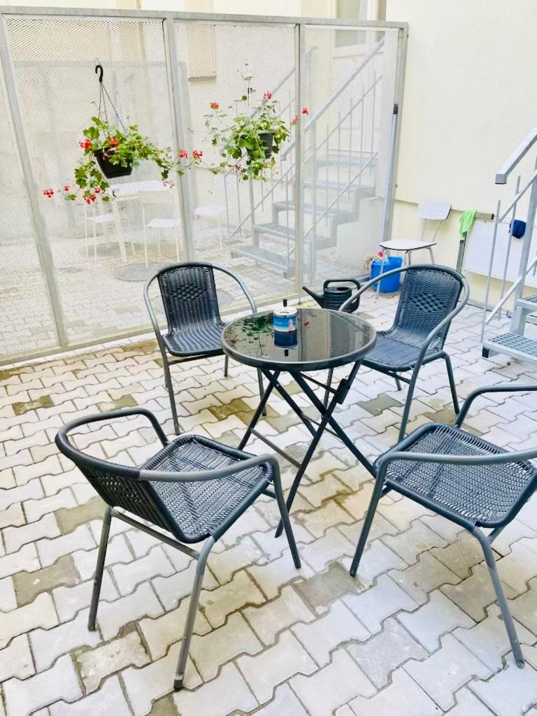 Cozy Design Homestay With Terrace Praga Exterior foto